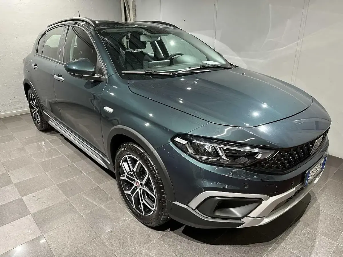Usata Fiat Tipo Cross 131 CV (96 kW) 2024 Verde Berlina