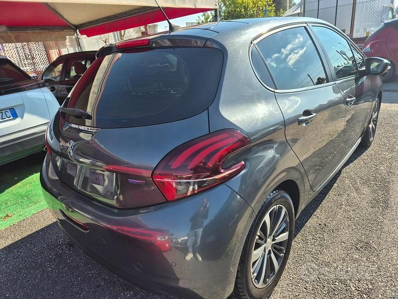 Usata Peugeot 208 Allure 81 CV (59 kW) 2017 Grigio Utilitaria