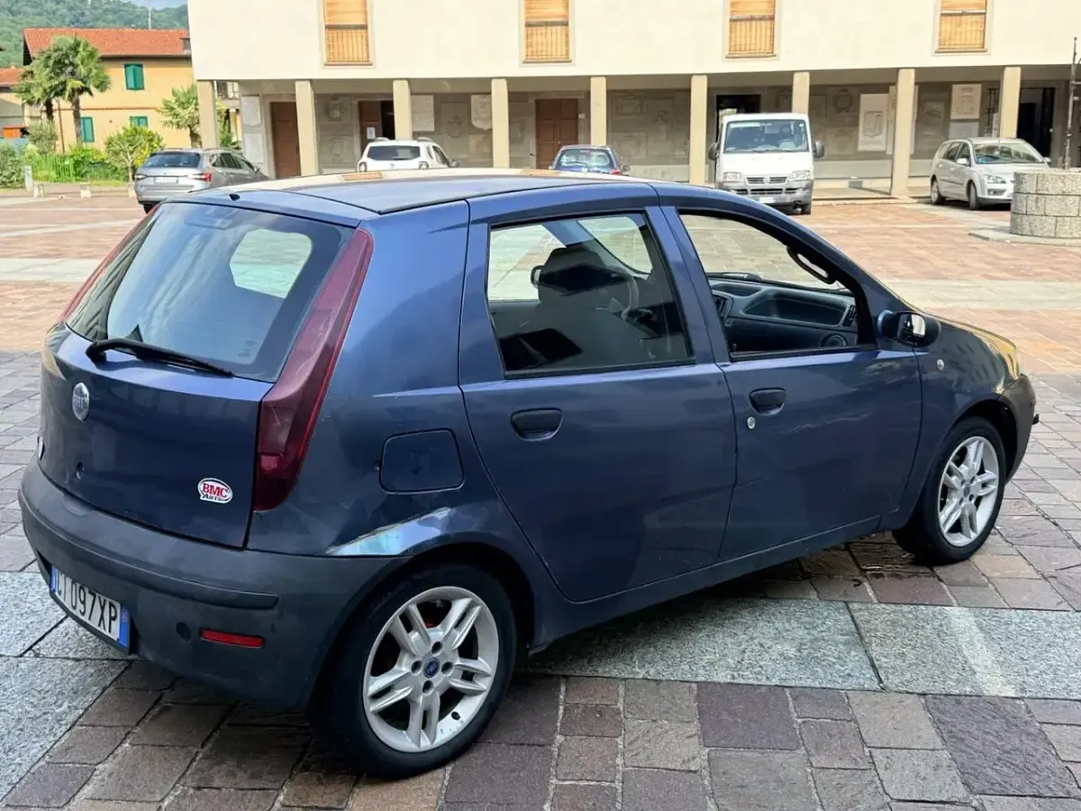 Usata Fiat Punto 86 CV (63 kW) 2005 Blu Utilitaria