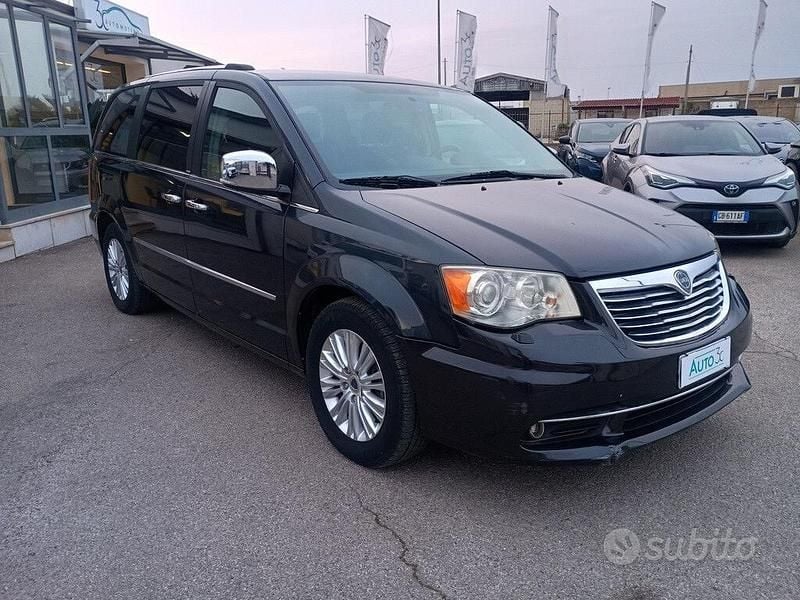 Usata Lancia Voyager Platinum 177 CV (130 kW) 2013 Nero Monovolume