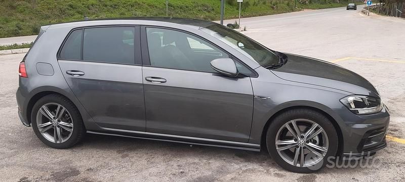 Usata 2019 VW Golf R-line Tre volumi | 22.000 € (Buon prezzo) - Immagine 1/4