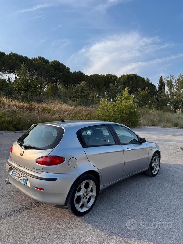 Usata Alfa Romeo 147 Distinctive 150 CV (110 kW) 2001 Utilitaria