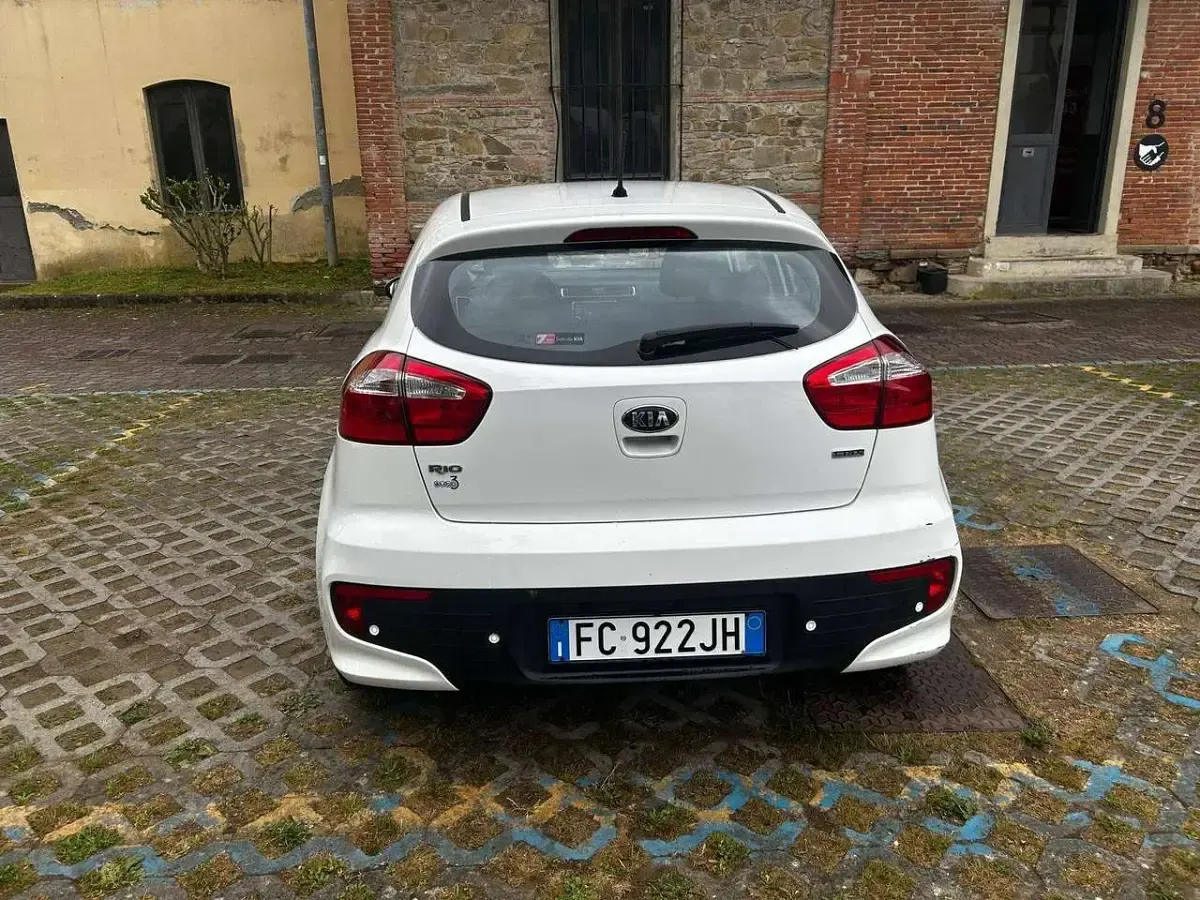Usata Kia Rio 75 CV (55 kW) 2016 Bianco Utilitaria