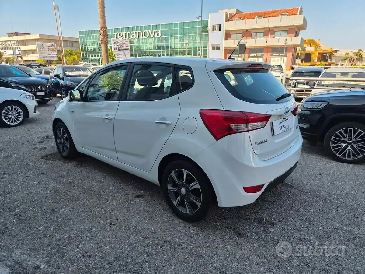 Usata Hyundai ix20 Comfort 90 CV (66 kW) 2015 Bianco Utilitaria