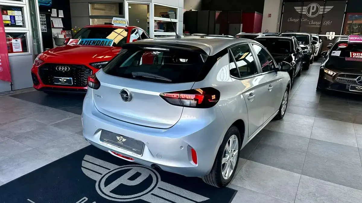 Usata Opel Corsa Edition 101 CV (74 kW) 2023 Grigio argentato Utilitaria