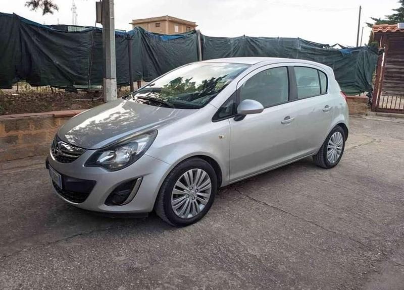 Usata 2014 Opel Corsa Club Berlina | 2990 € (Ottimo prezzo) - Immagine 1/4