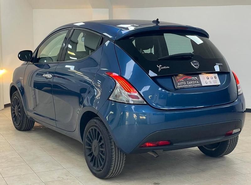 Usata Lancia Ypsilon Silver 69 CV (50 kW) 2022 Blu/azzurro Utilitaria