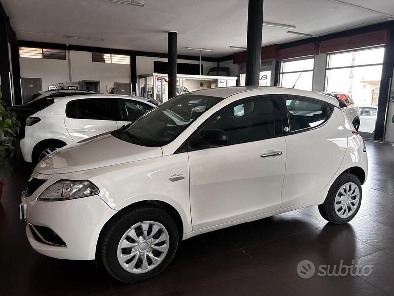 Usata Lancia Ypsilon 85 CV (62 kW) 2017 Bianco Utilitaria