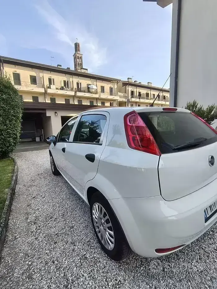 Usata Fiat Punto 69 CV (50 kW) 2018 Bianco Utilitaria