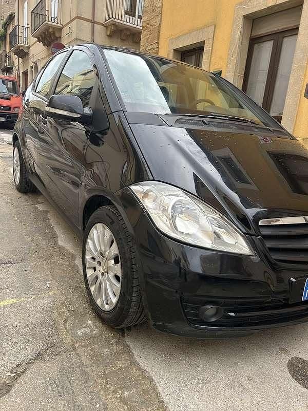 Usata Mercedes A180 109 CV (80 kW) 2009 Nero Monovolume