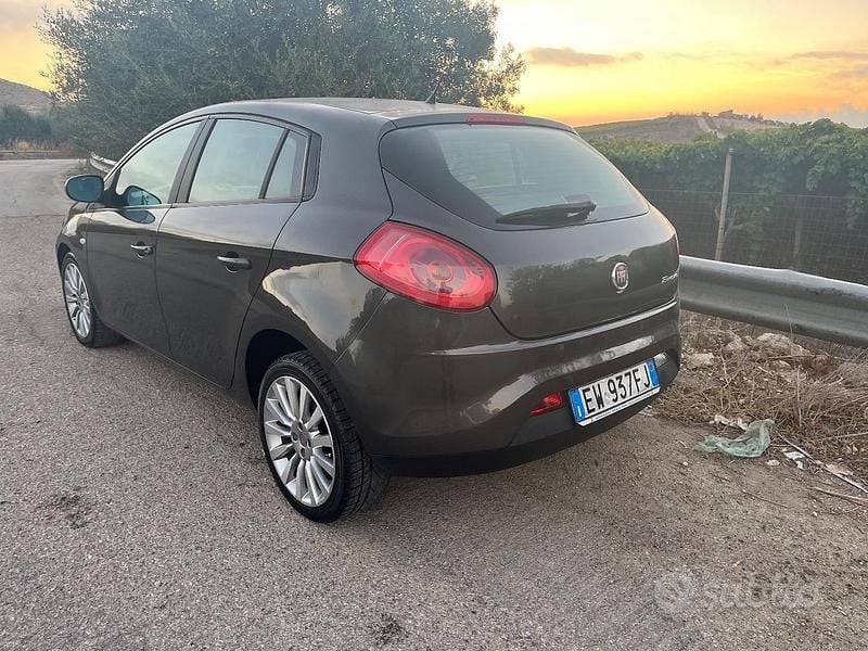 Usata Fiat Bravo 105 CV (77 kW) 2014 Grigio Utilitaria