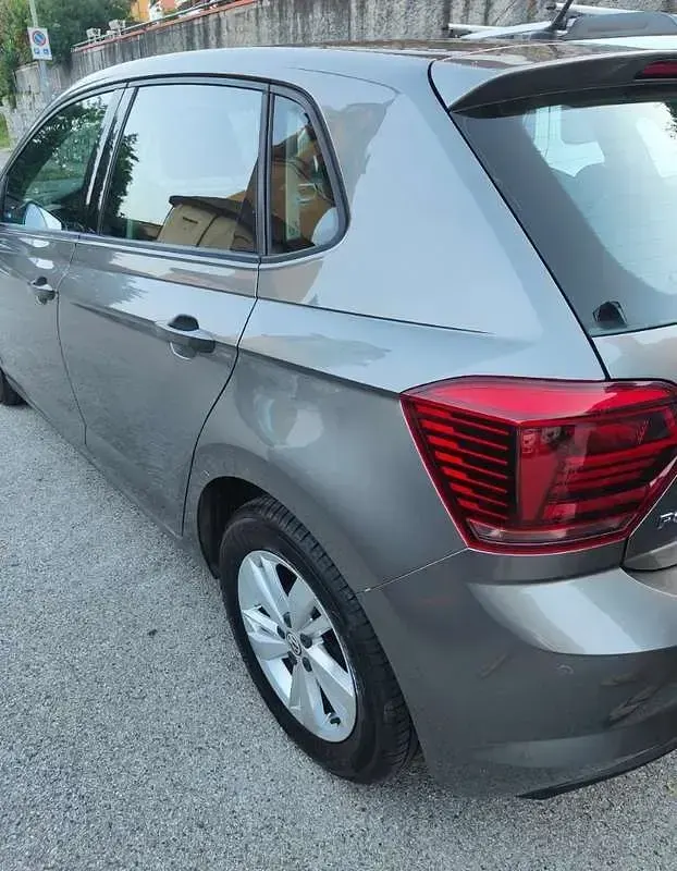 Usata VW Polo Comfortline 80 CV (58 kW) 2020 Grigio Utilitaria