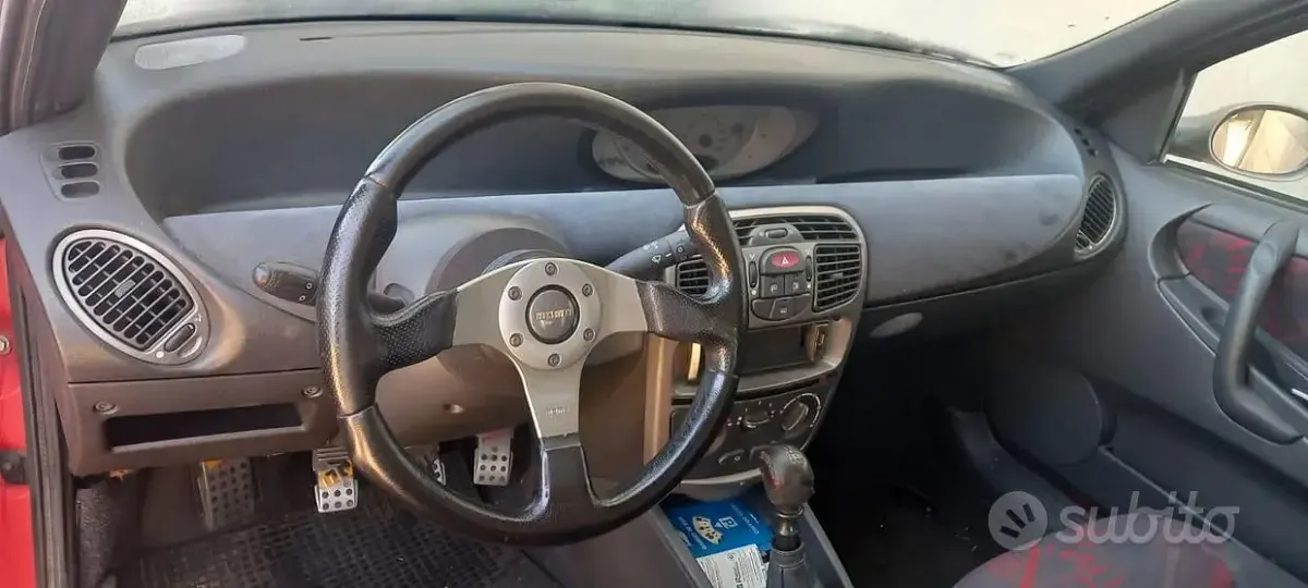 Usata Lancia Ypsilon 86 CV (63 kW) 1999 Rosso Utilitaria