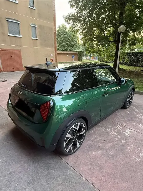 Usata Mini Cooper S Favoured 204 CV (150 kW) 2025 Verde Utilitaria