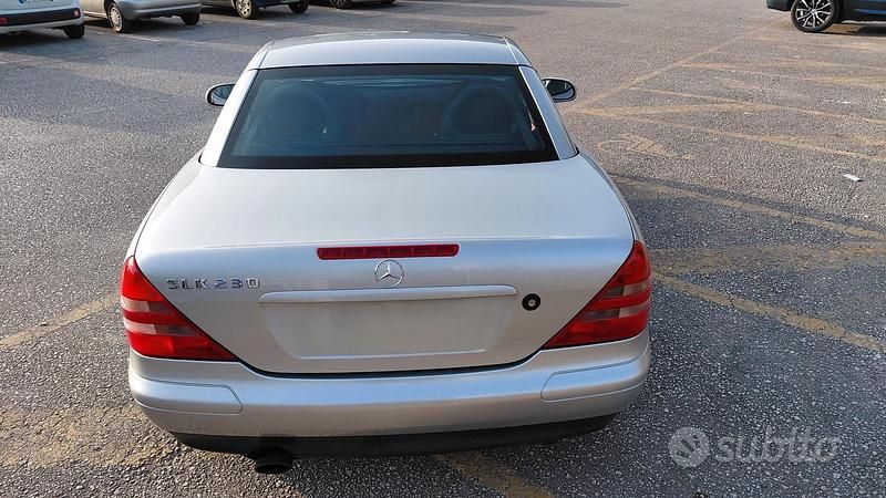 Usata Mercedes SLK230 193 CV (141 kW) 1999 Grigio Cabrio