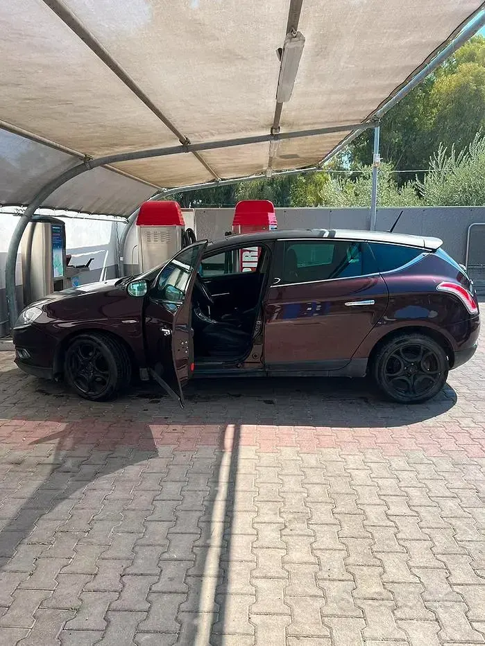 Usata Lancia Delta 120 CV (88 kW) 2009 Viola Utilitaria