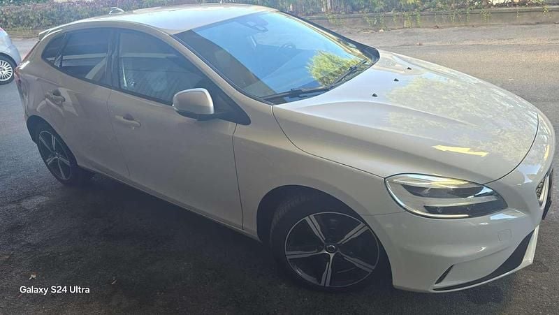 Usata Volvo V40 R-Design Kinetic 120 CV (88 kW) 2017 Bianco Station wagon