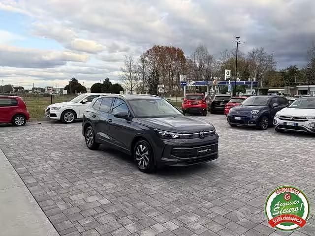 Usata VW Tiguan 150 CV (110 kW) 2024 Grigio SUV