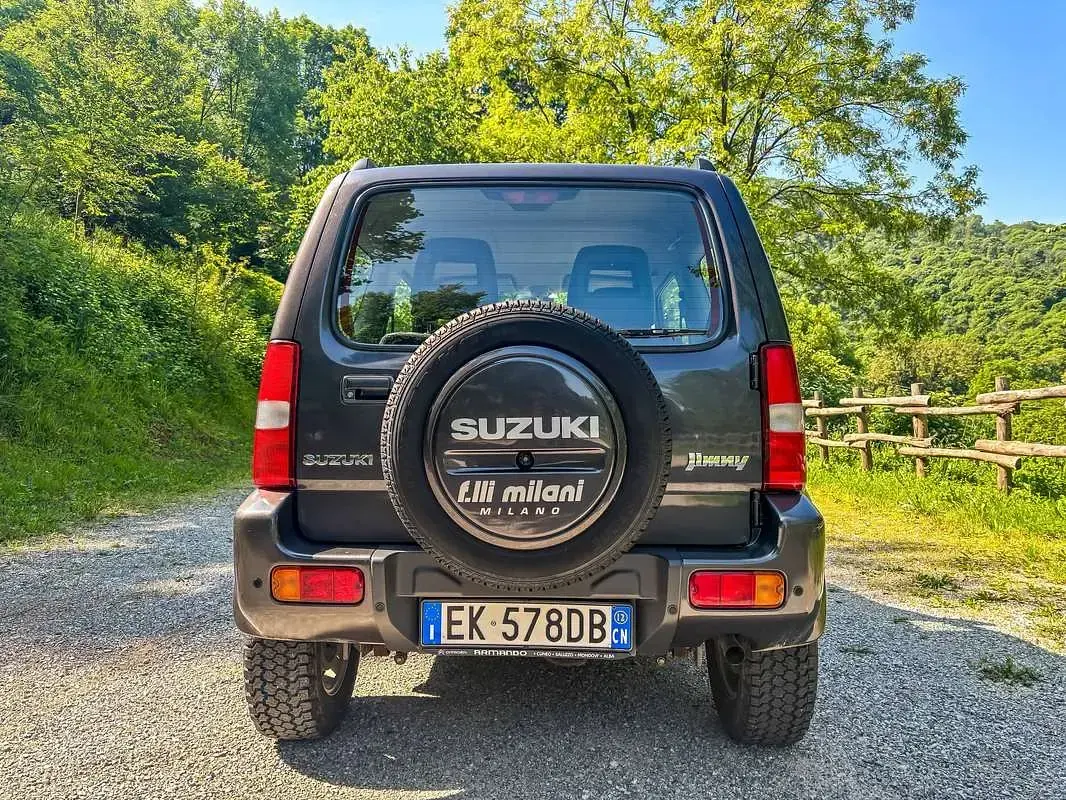 Usata Suzuki Jimny 86 CV (63 kW) 2012 Grigio SUV