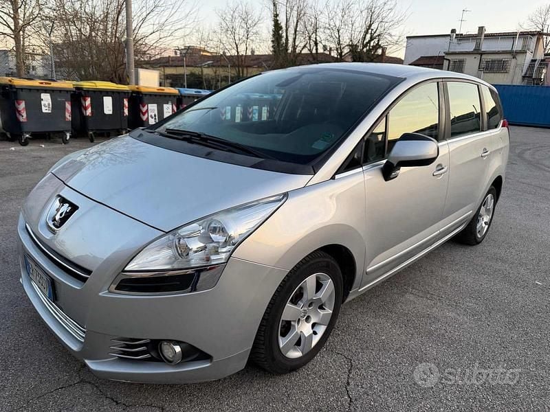 Grigio Usata 2013 Peugeot 5008 Monovolume | 3950 € (Super prezzo) - Immagine 1/4