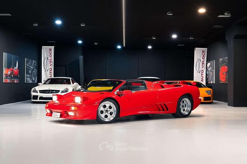 Usata Lamborghini Diablo 492 CV (361 kW) 1996 Rosso diablo Cabrio