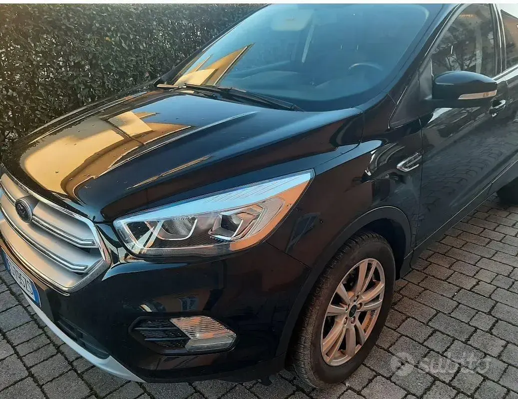 Usata Ford Kuga 120 CV (88 kW) 2018 Nero SUV