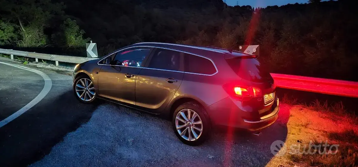 Usata Opel Astra 136 CV (100 kW) 2011 Station wagon