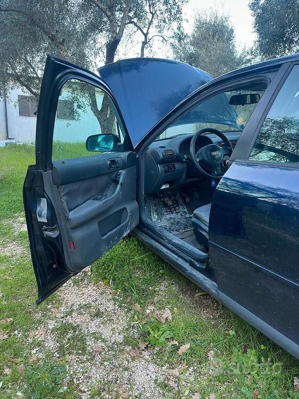 Usata Audi A3 110 CV (80 kW) 1999 Blu Utilitaria