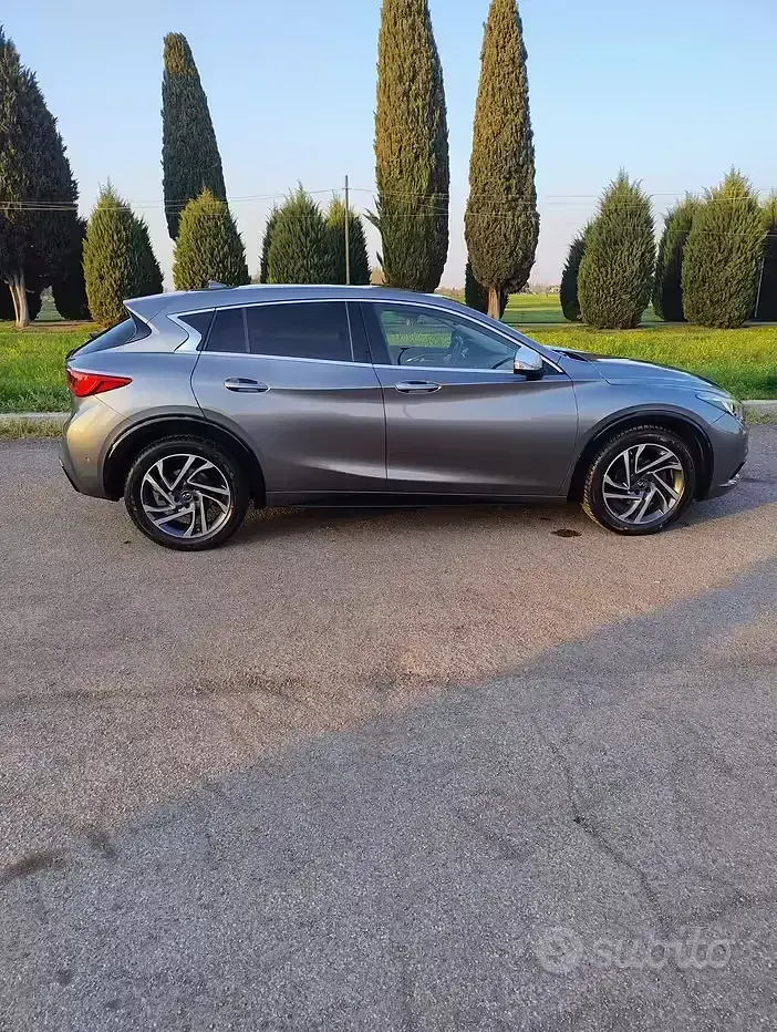 Usata Infiniti Q30 109 CV (80 kW) 2016 Grigio Berlina