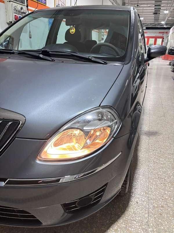 Usata Lancia Musa 90 CV (66 kW) 2009 Grigio Monovolume