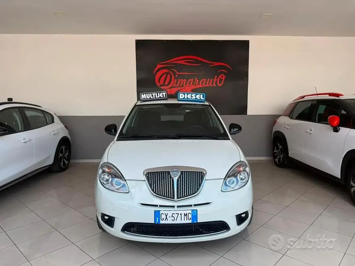 Usata Lancia Ypsilon 75 CV (55 kW) 2011 Bianco Utilitaria