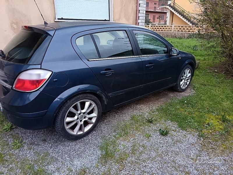 Usata Opel Astra 2006 Blu Berlina