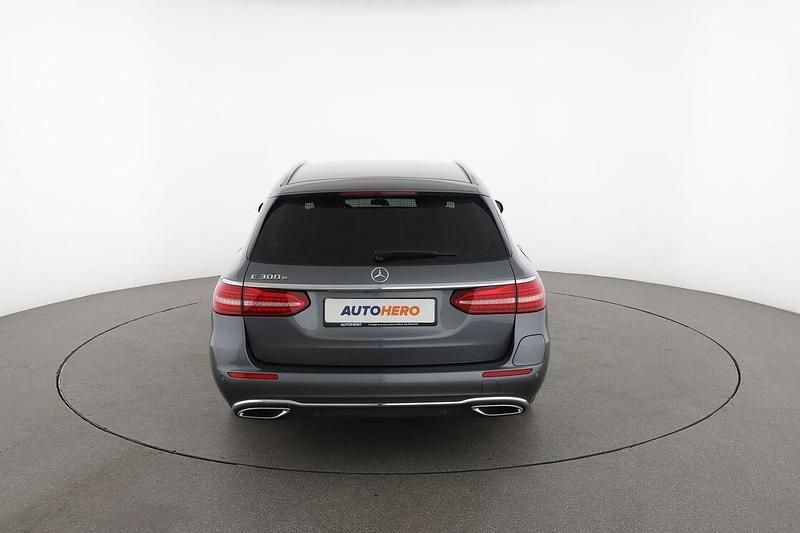 Usata Mercedes E300 Avantgarde 320 CV (235 kW) 2020 Grigio
