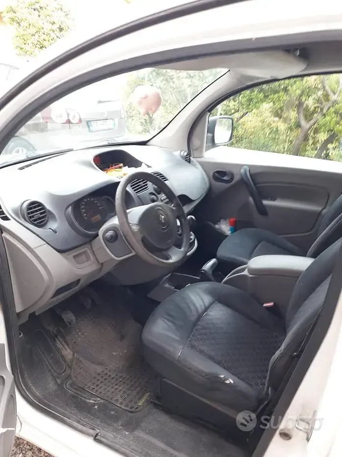 Usado Renault Kangoo 85 CV (62 kW) 2010 Monovolumen