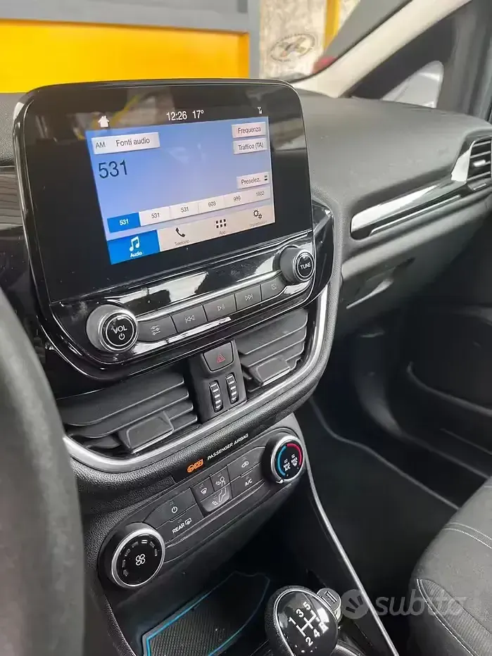 Usado Ford Fiesta 92 HP (67 kW) 2018 Cinzento Citadino