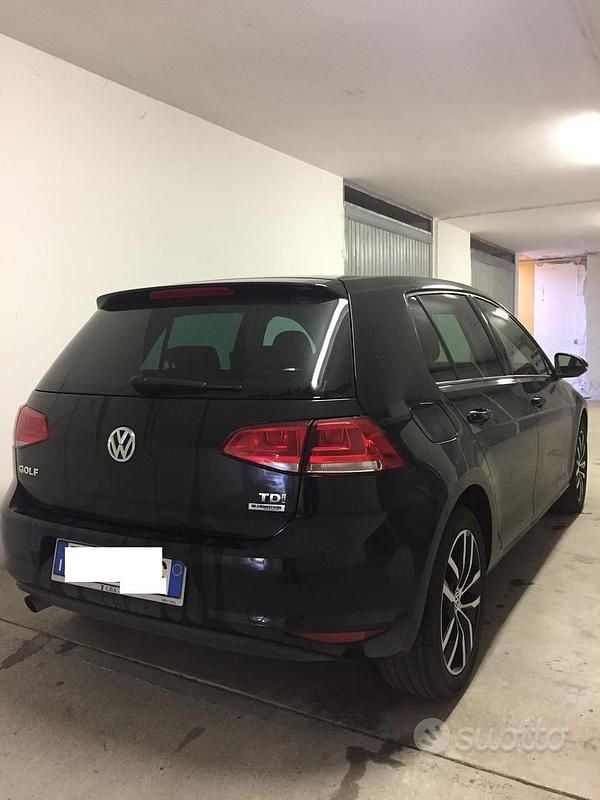Begagnad VW Golf VII 110 HK (80 kW) 2015 Svart Halvkombi