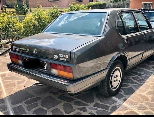 Usata Alfa Romeo Alfetta Quadrifoglio 130 CV (95 kW) 1984 Grigio Berlina