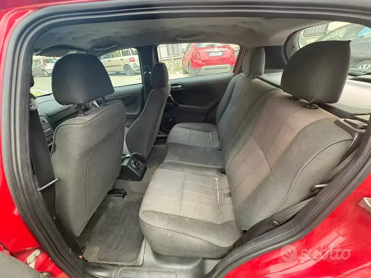Usata Alfa Romeo 147 140 CV (102 kW) 2004 Rosso Utilitaria