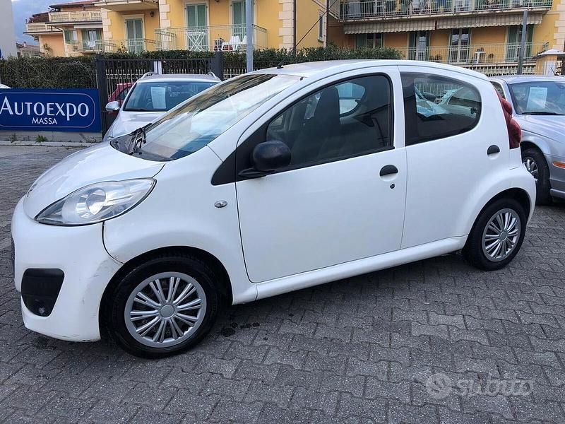 Usata Peugeot 107 68 CV (50 kW) 2014 Bianco Utilitaria