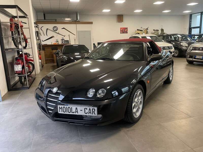 Nero Usata 2004 Alfa Romeo Spider Cabrio | 12.750 € (Buon prezzo) - Immagine 1/4