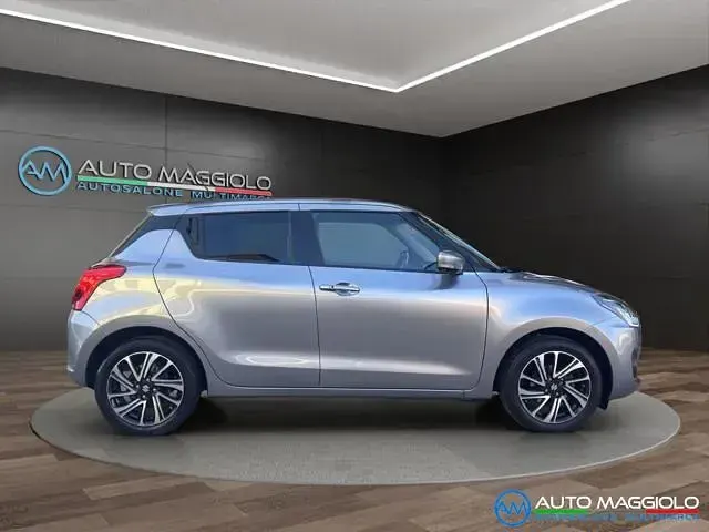 Usata Suzuki Swift 83 CV (61 kW) 2020 Argento Utilitaria