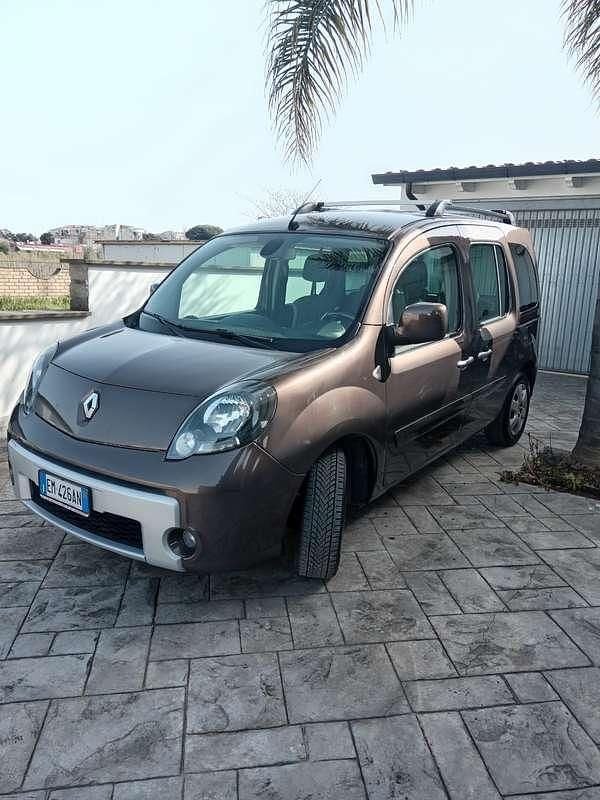 Usata Renault Kangoo 90 CV (66 kW) 2012 Marrone Monovolume