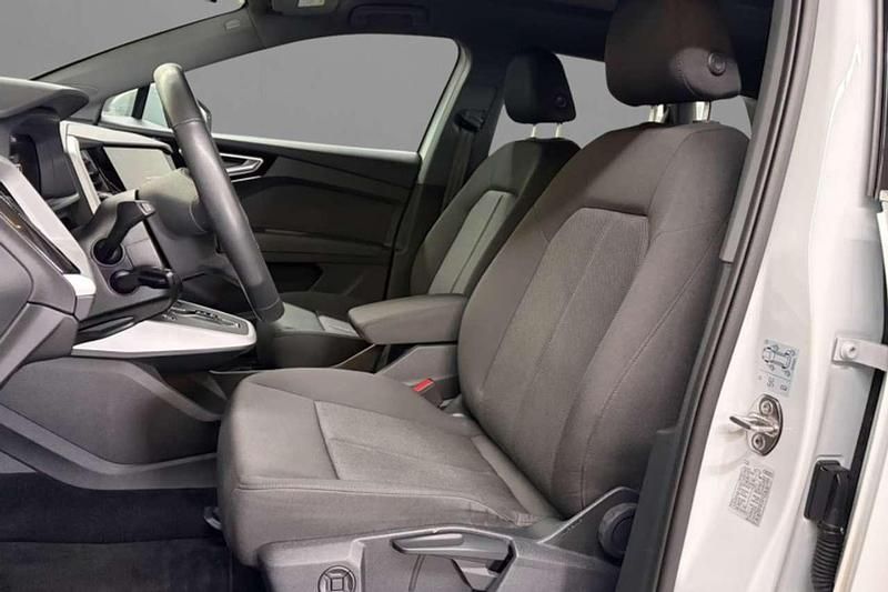 Käytetty Audi Q4 e-tron Business 69 kW (95 HP) 2022 Valkoinen Katumaasturi