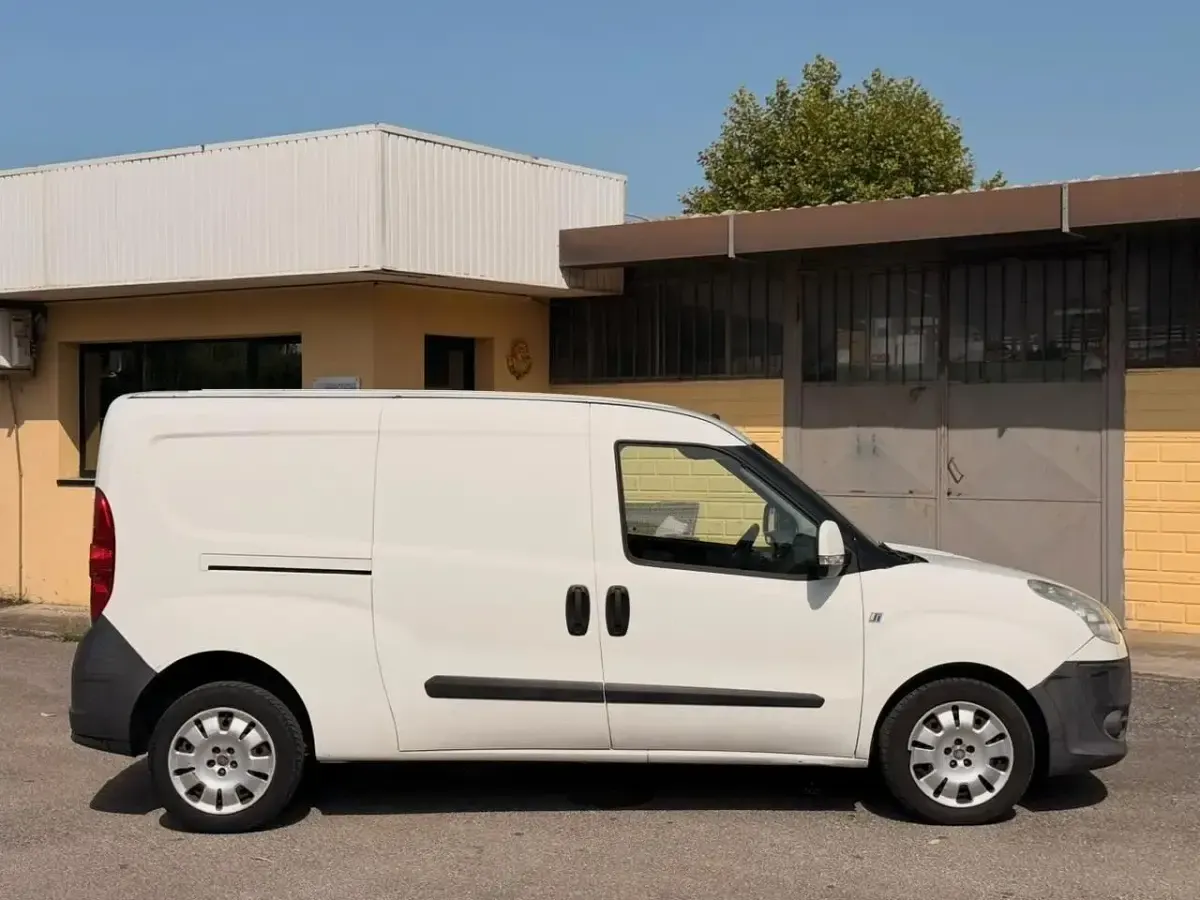 Usata Fiat Doblò 104 CV (76 kW) 2010 Bianco Monovolume