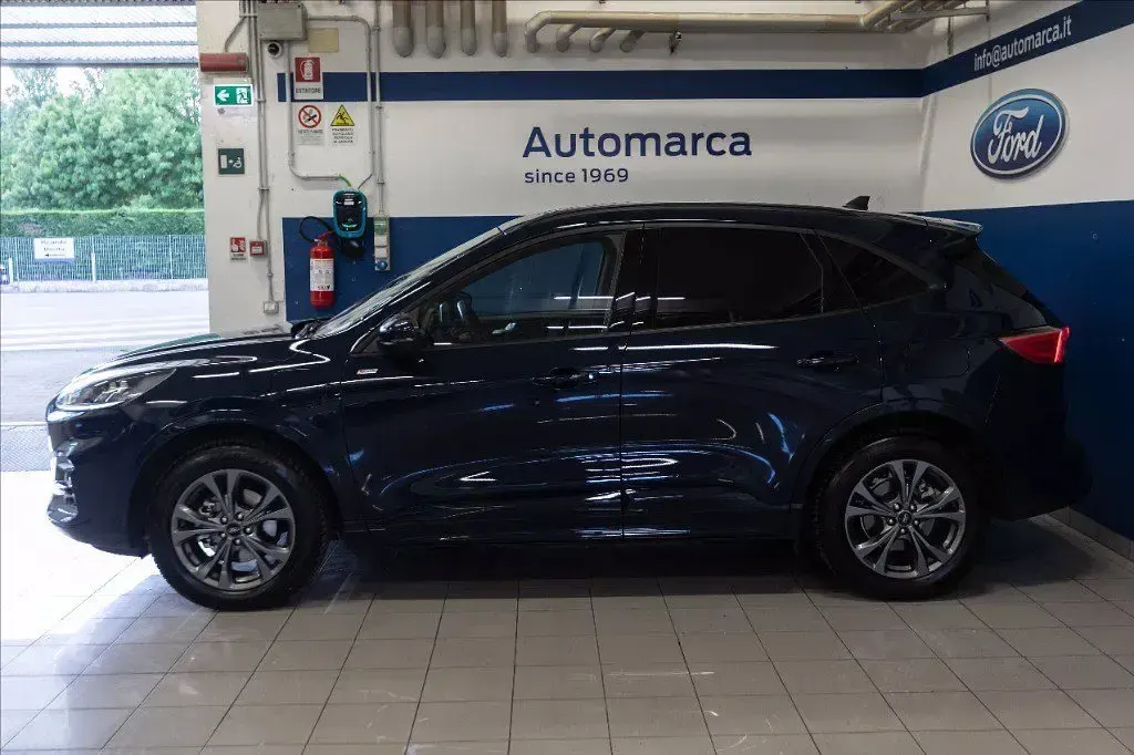 Usata Ford Kuga ST-Line 225 CV (165 kW) 2023 Blazer blue SUV