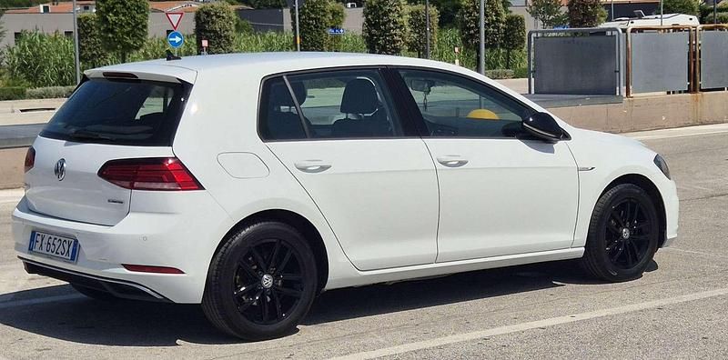 Usata VW Golf VII Business 131 CV (96 kW) 2019 Berlina