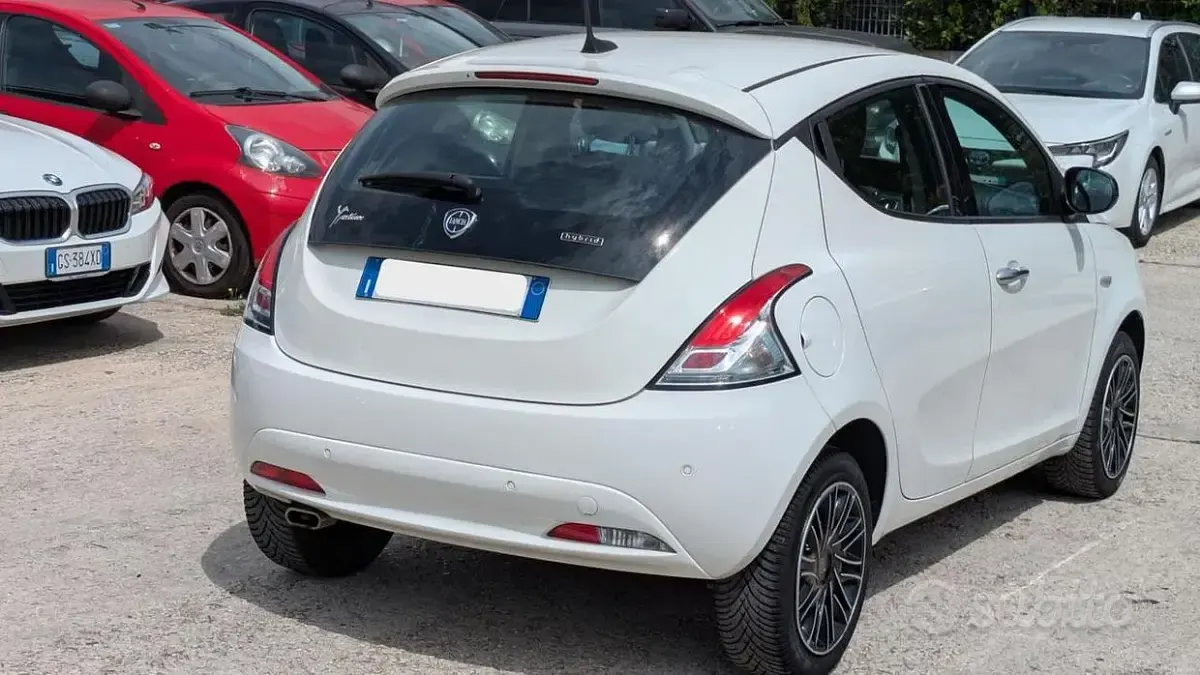 Usata Lancia Ypsilon Gold 69 CV (50 kW) 2022 Bianco Utilitaria