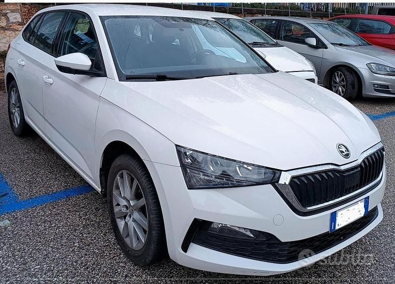 Usata Skoda Scala Ambition 90 CV (66 kW) 2021 Bianco Utilitaria