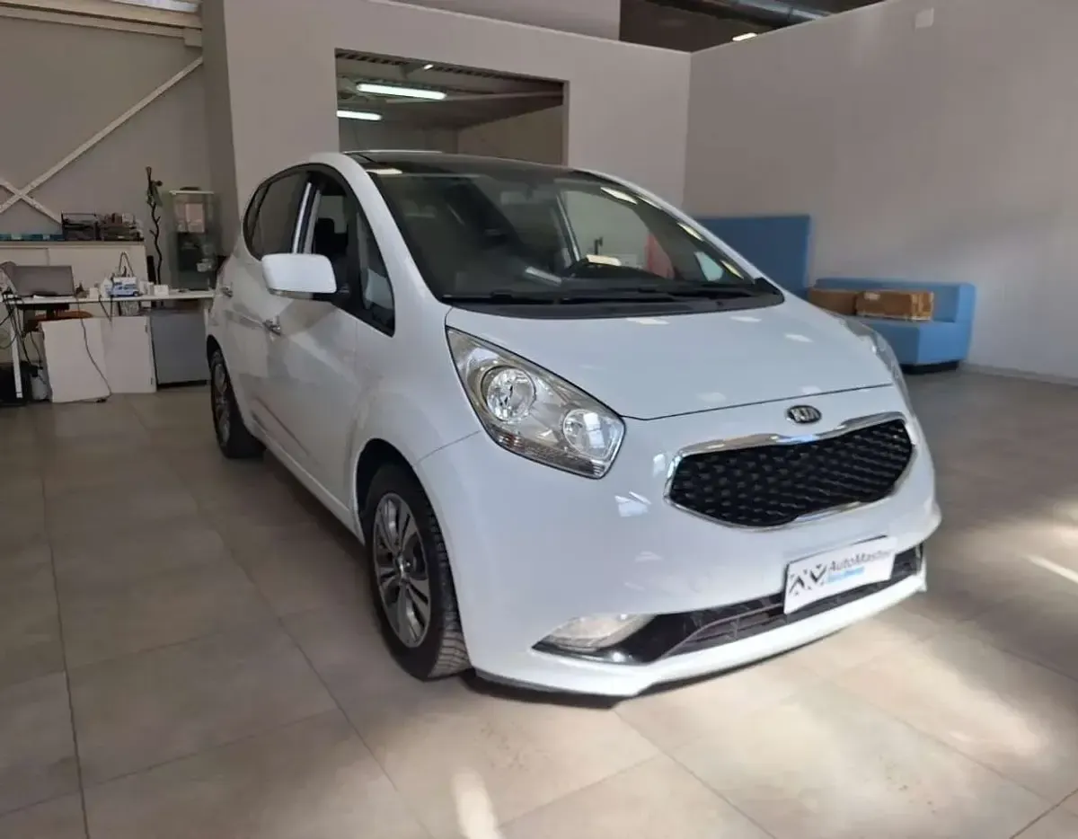 Usata Kia Venga 90 CV (66 kW) 2015 Bianco Utilitaria