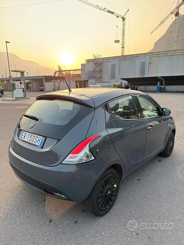 Usata Lancia Ypsilon S 69 CV (50 kW) 2014 Grigio Utilitaria